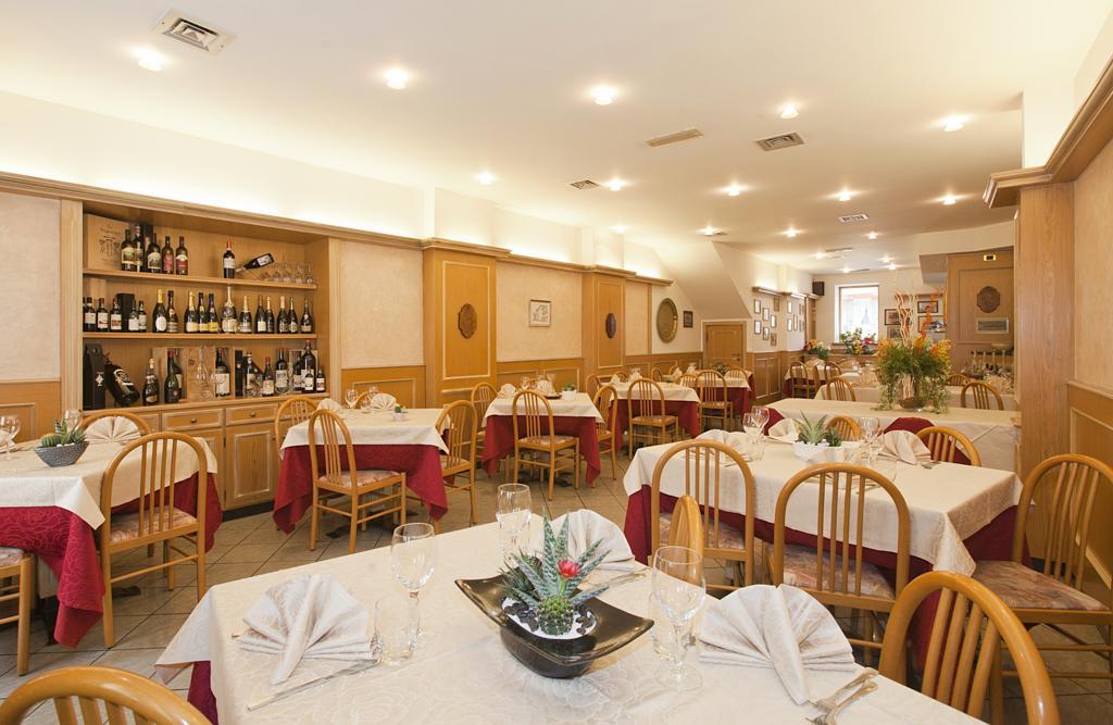 קלוזונה Hotel Ambra מראה חיצוני תמונה